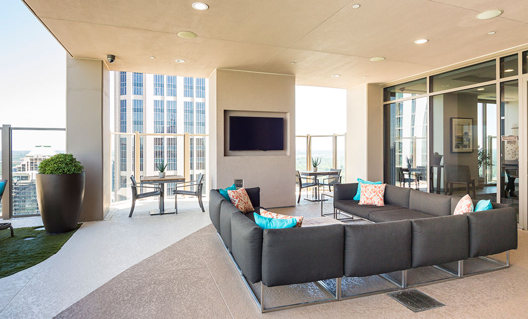 Rooftop Lounge with Large Flat-screen TV in the Atlantic House Apartments in Midtown Atlanta